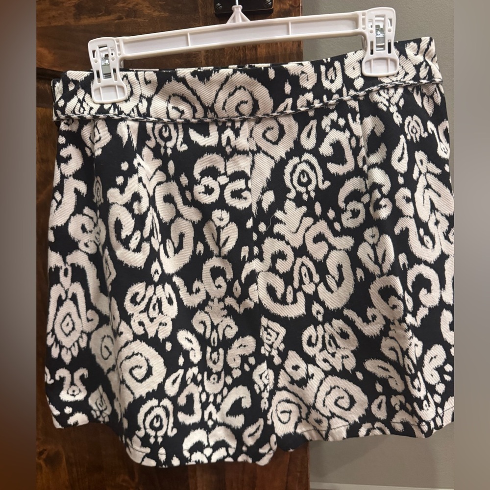 NWT ZARA printed Skort